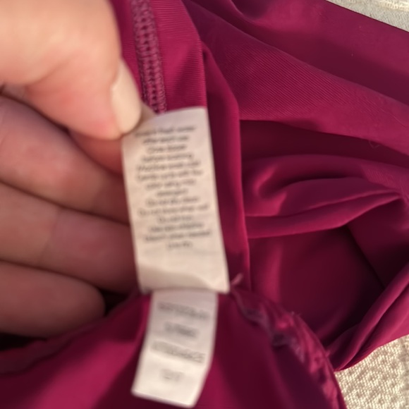 Athleta Long Sleeve 1/4 Zip in Wine Size M - Picture 9 of 9